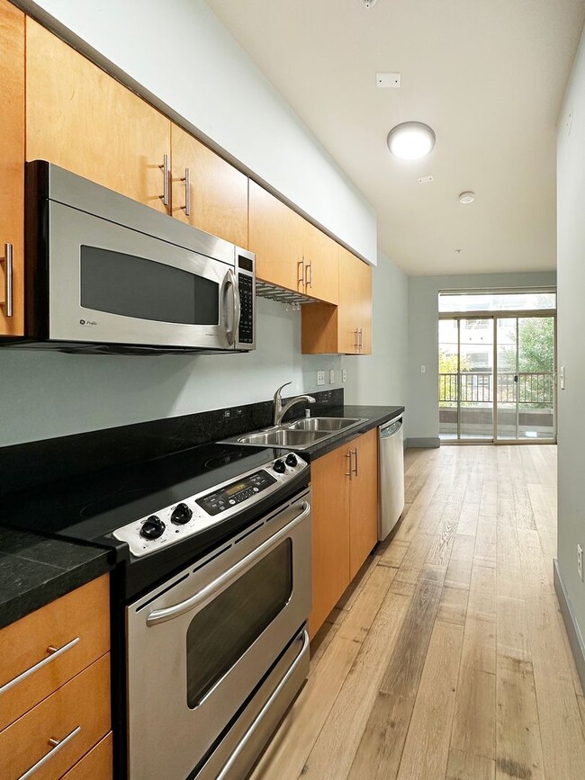 Building Photo - 1bd/1ba Seattle Condo Unit 212