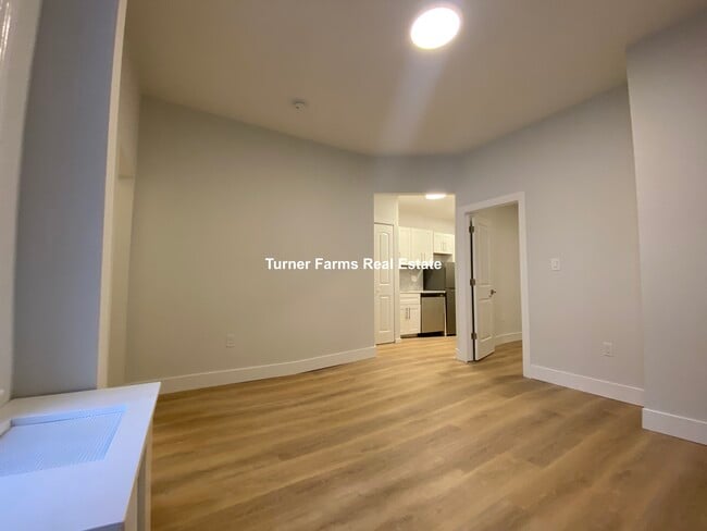 Building Photo - 42 Phillips St Unit 3 Rental