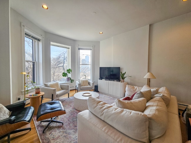 Building Photo - 1808 N Clark St