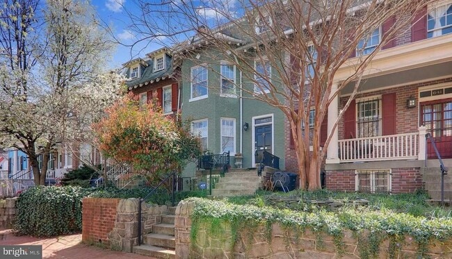 Building Photo - 643 E St NE Rental