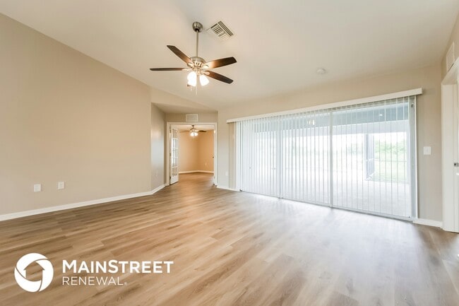 Photo - 702 Yvonne Ave N