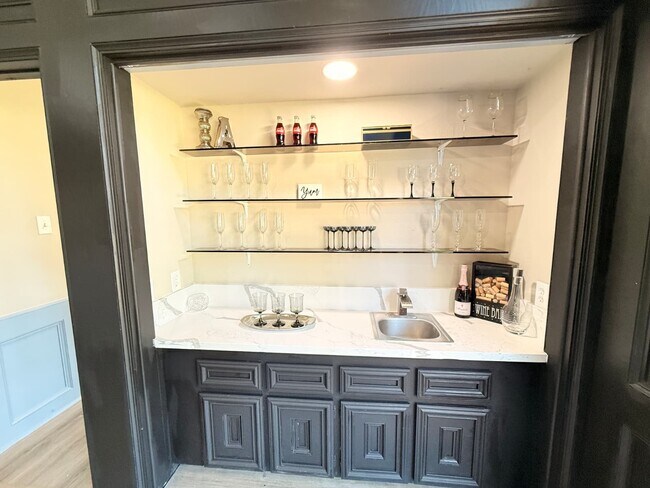 Photo - 1711 Surrey Ct