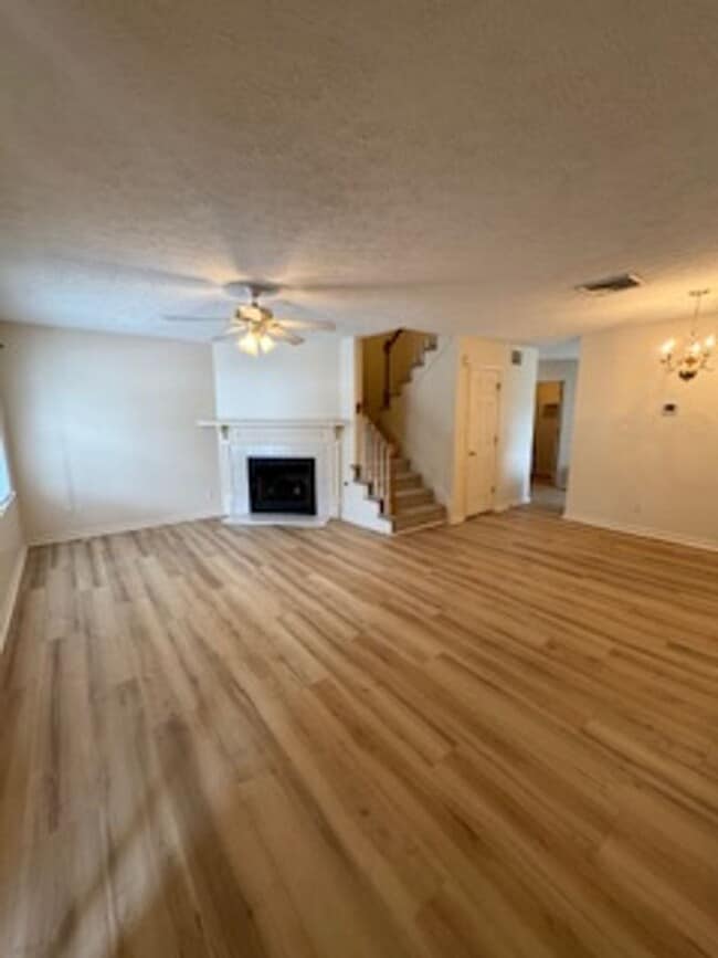 Photo - 107 Wexford Pl Unit Wexford Place