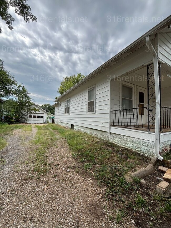 519 N High St