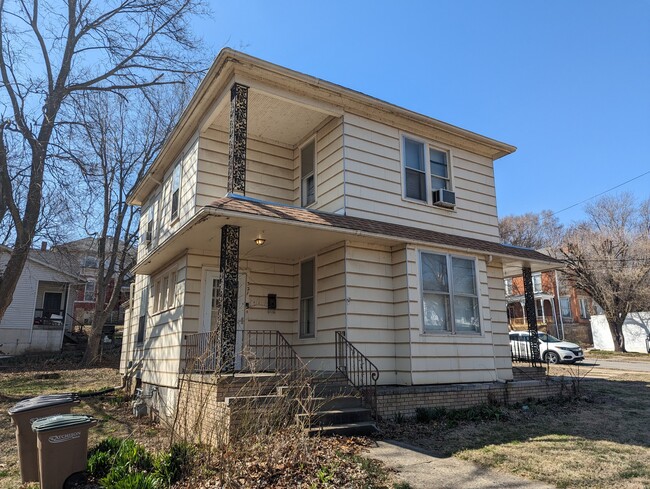 Building Photo - 321 N 4th St Rental