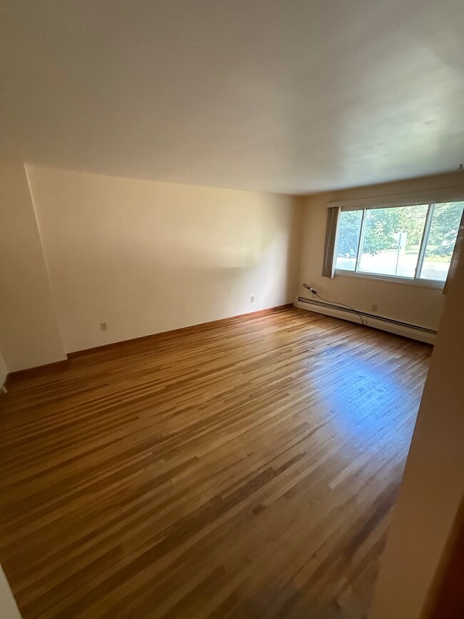 Building Photo - 1020 Beach Rd Unit 3 Lower Rental