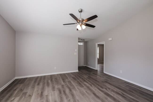 Photo - 1007 Kansas City Dr