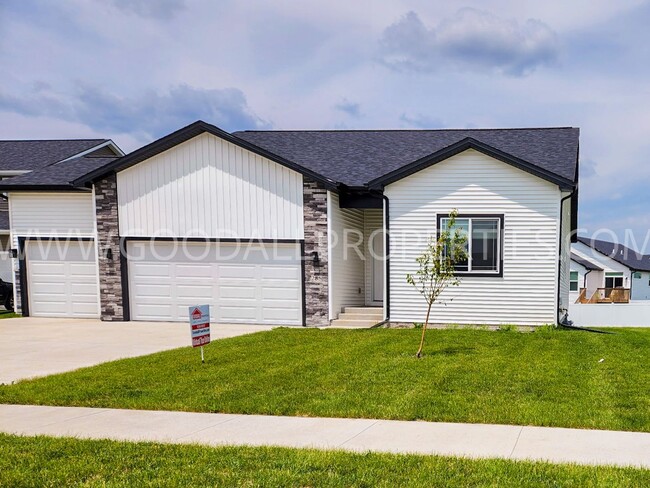 Building Photo - 4 bedroom 3 bathroom Ranch Style home with over 2500 sq feet of living space and a Finished Basement