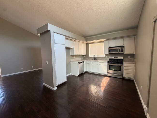 Photo - 4937 Sunburst Dr