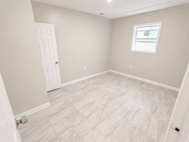 Building Photo - 132 Fabyan Pl Unit 1