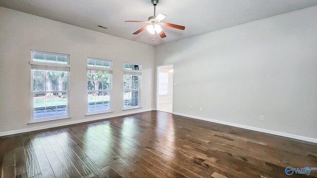 Photo - 111 Artesian Ln NW