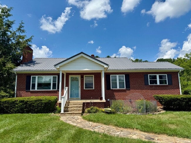 Photo - Beautiful 3 Bedroom / 2 Bathroom Home – Ma...