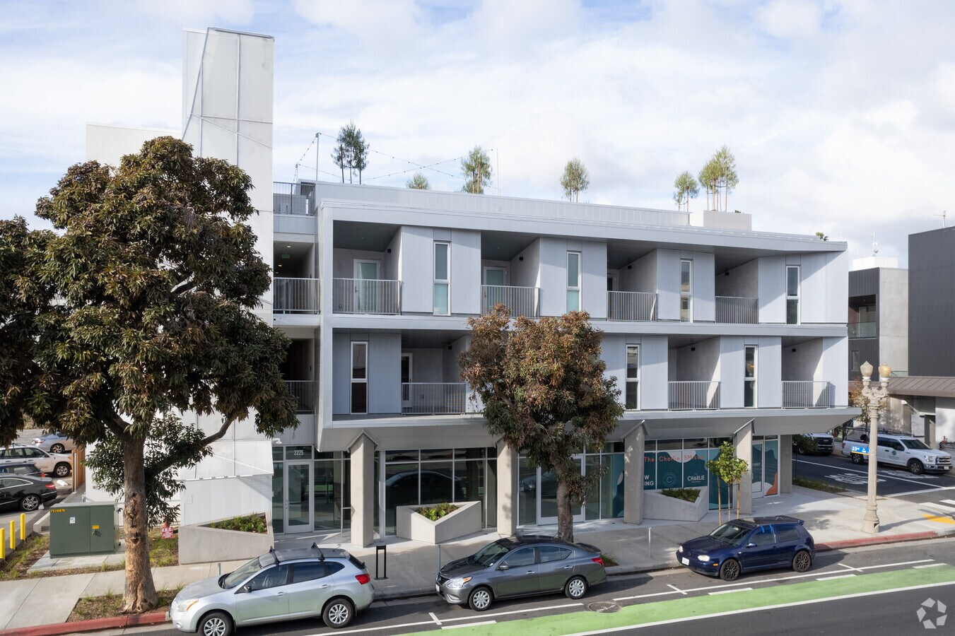 Photo - 2225 Broadway