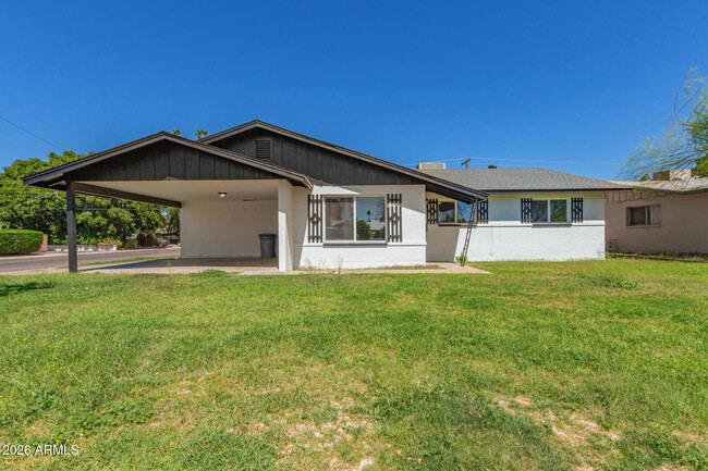 Photo - 1102 E Alameda Dr