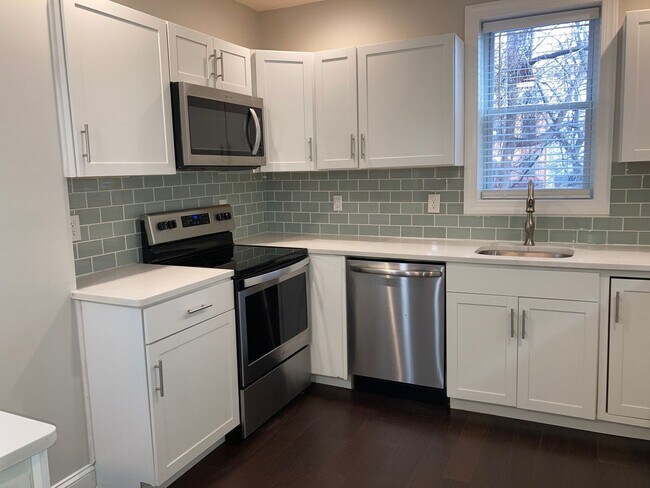 Photo - 2225 W Thompson St Unit B