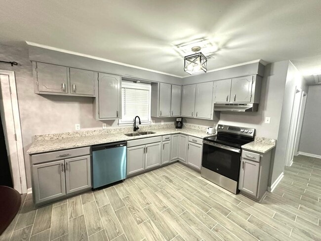 Photo - 2003 Bond Ferry Rd