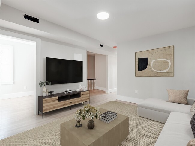 Building Photo - 222 W 9th St Unit 3 Rental