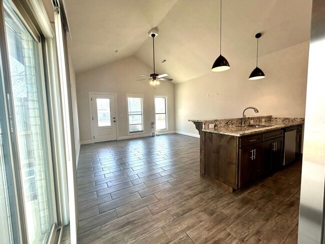 Photo - Water included - 1 Bed 1 Bath Near Downtown Rogers