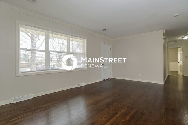 Photo - 3 Bedroom Pet-Friendly Home in Shawnee, KS...