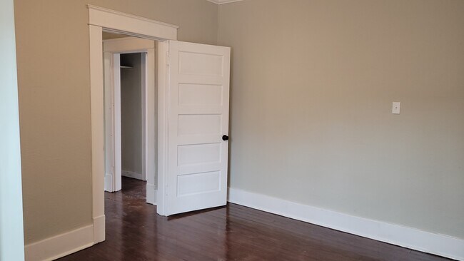 Photo - 3605 W Markham St