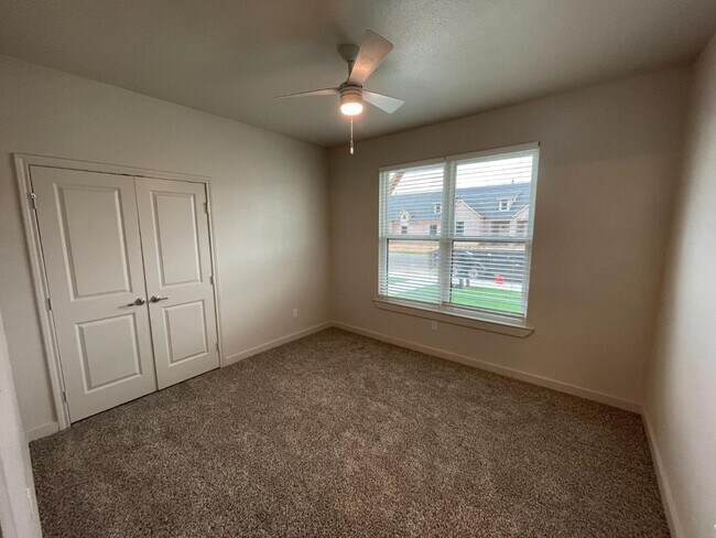 Photo - 10908 Aberdeen Ave