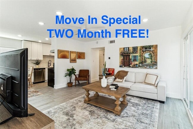 Building Photo - 1200 E 52nd St Unit 210