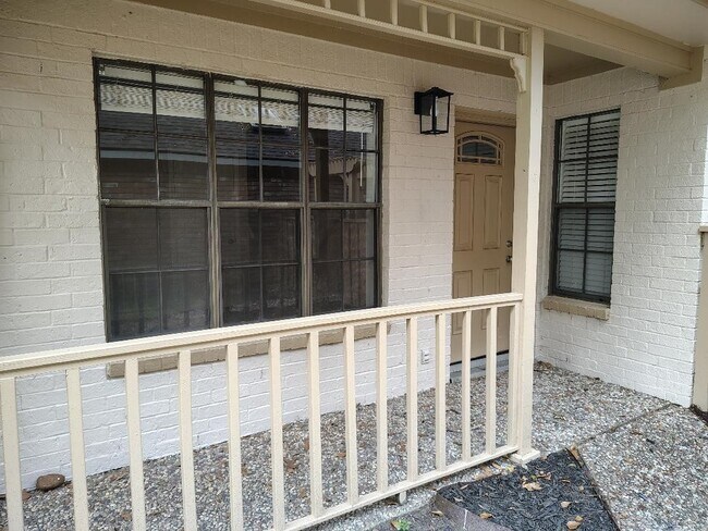 Photo - 2823 Whitman Dr