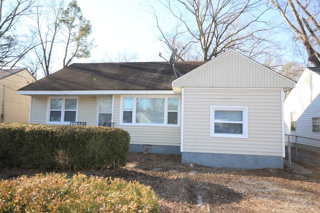 Building Photo - 305 N Moore Rd