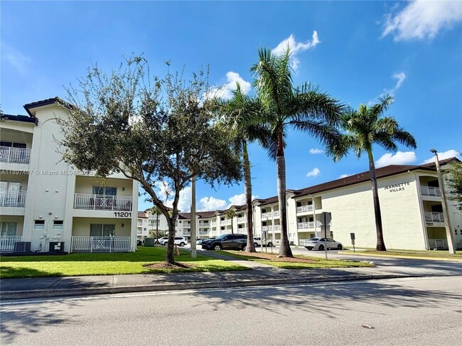 Building Photo - 11201 NW 89th St Unit 219