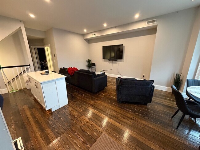 Photo - 781 Parker St Unit 1