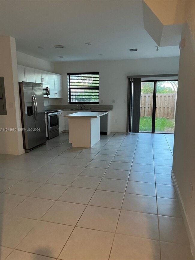 Building Photo - 20631 NE 7th Pl