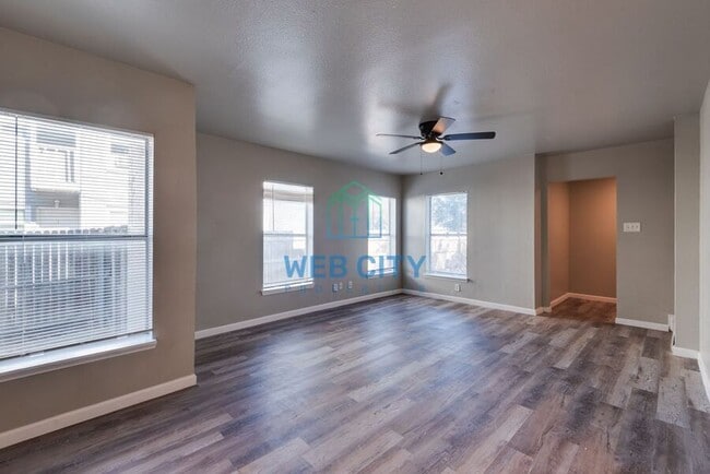 Photo - 227 SE 13th St