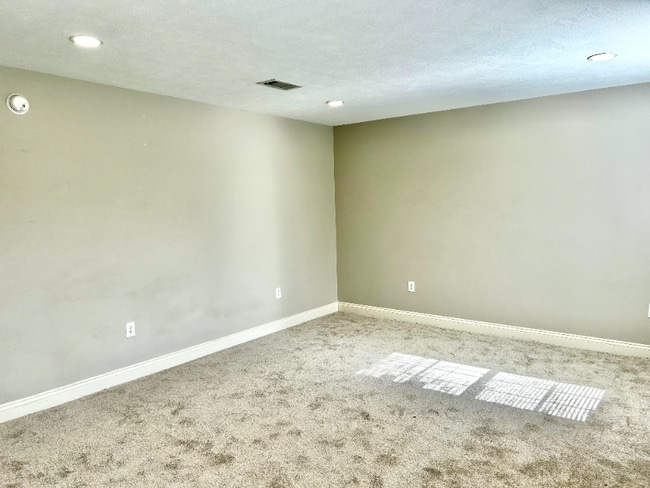 Photo - 802 Bilbo St