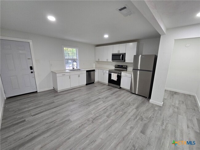Building Photo - 202 Marston Ave Rental