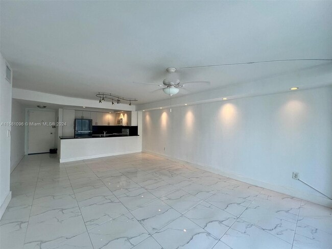 Photo - 5838 Collins Ave Unit 14D