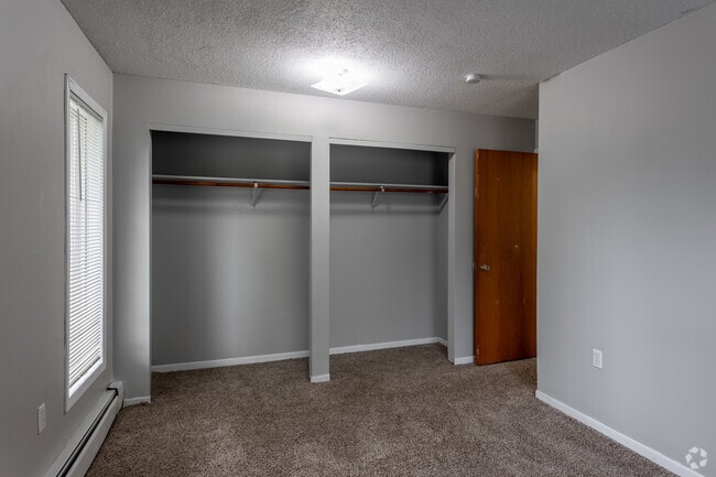 3BR, 1BA - 800SF - Bedroom - Suite Liv'N - Willmar