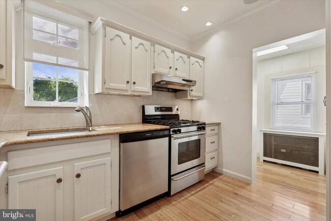 Photo - 122 Conway Ave