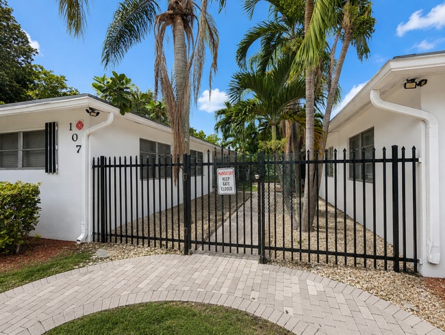 Building Photo - 107 SW 18th Ave Unit 7