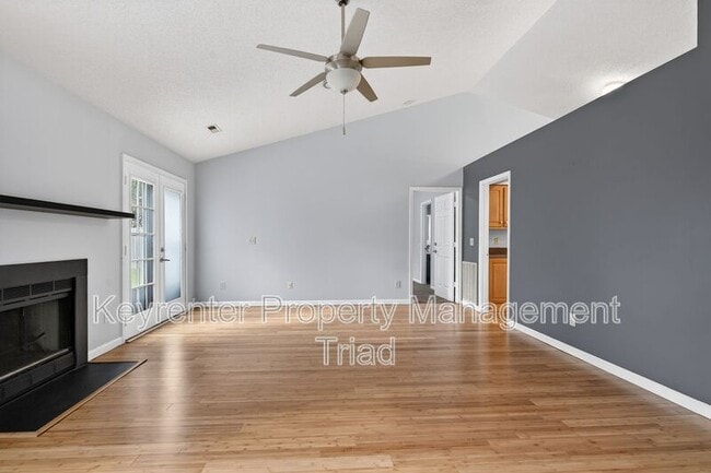 Photo - 10 Manor Ridge Ct