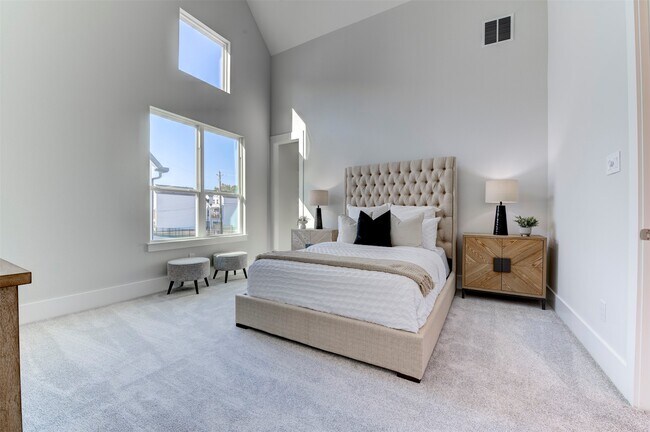 Photo - 5138 Rosslyn Rd