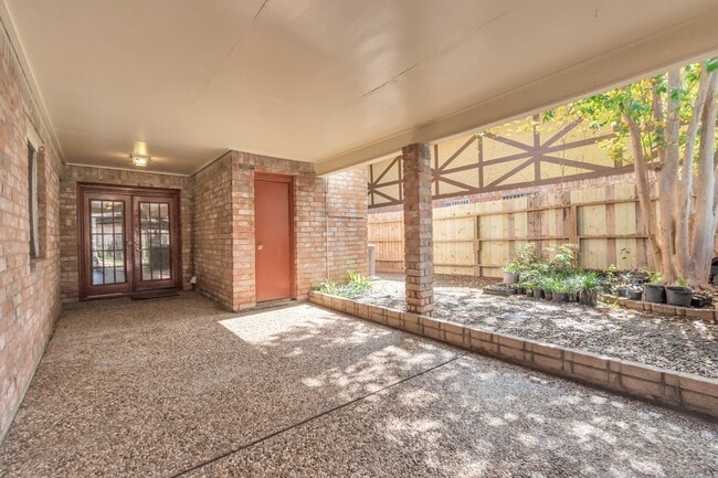 Building Photo - 4702 Cashel Cir Unit A