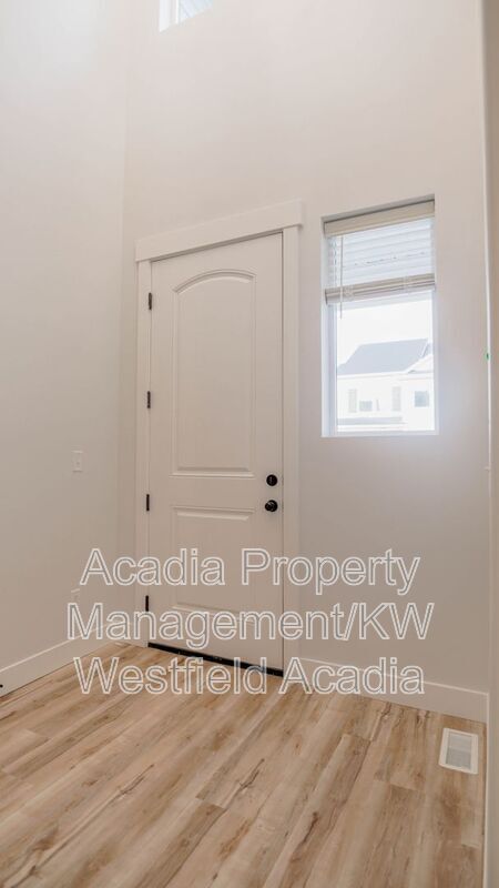 Photo - 2010 N 3930 W