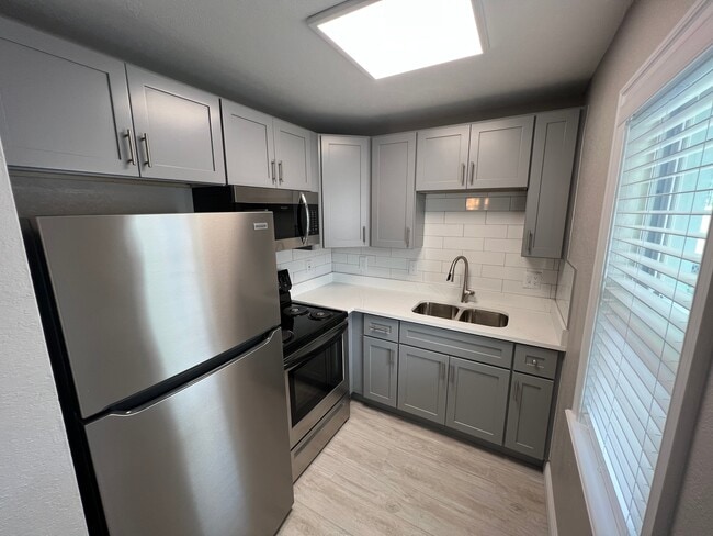 Photo - 1 Bed/1 Bath - Unit 7