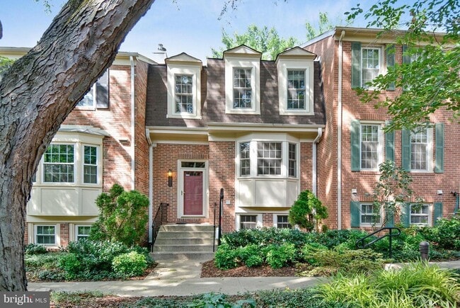 entrance - 1107 Fairview Ct Townhome