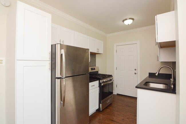 Photo - 3833 N Greenview Ave Unit J06P