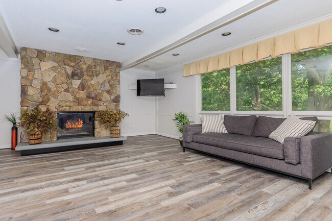 Photo - Foxrun Apartments