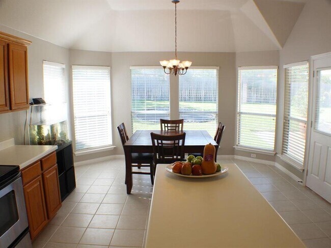 Photo - 930 Satellite View