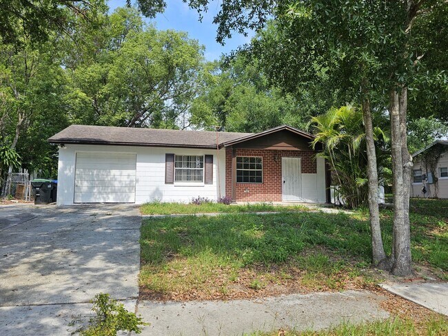Cozy 3 Bedroom 2 bathroom Home in Prime Or... - Cozy 3 Bedroom 2 bathroom Home in Prime Or...