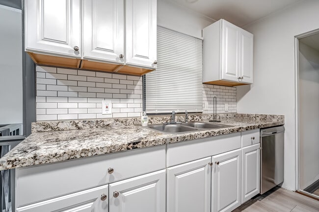 Photo - 2255 Rhinehill Rd SE