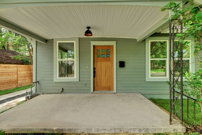 Photo - August Pre-lease!  3X2 Gorgeous Home!
